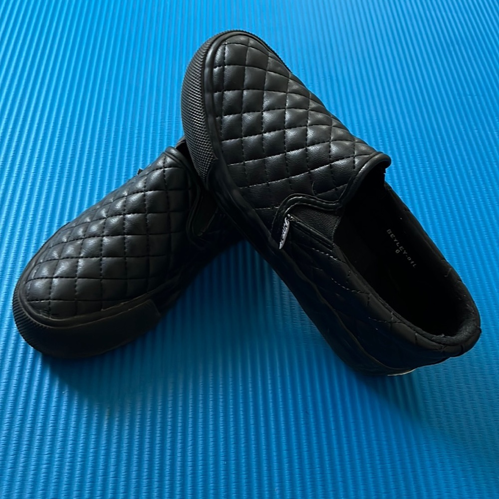 Mudd Quilted Sneakers size 6 black